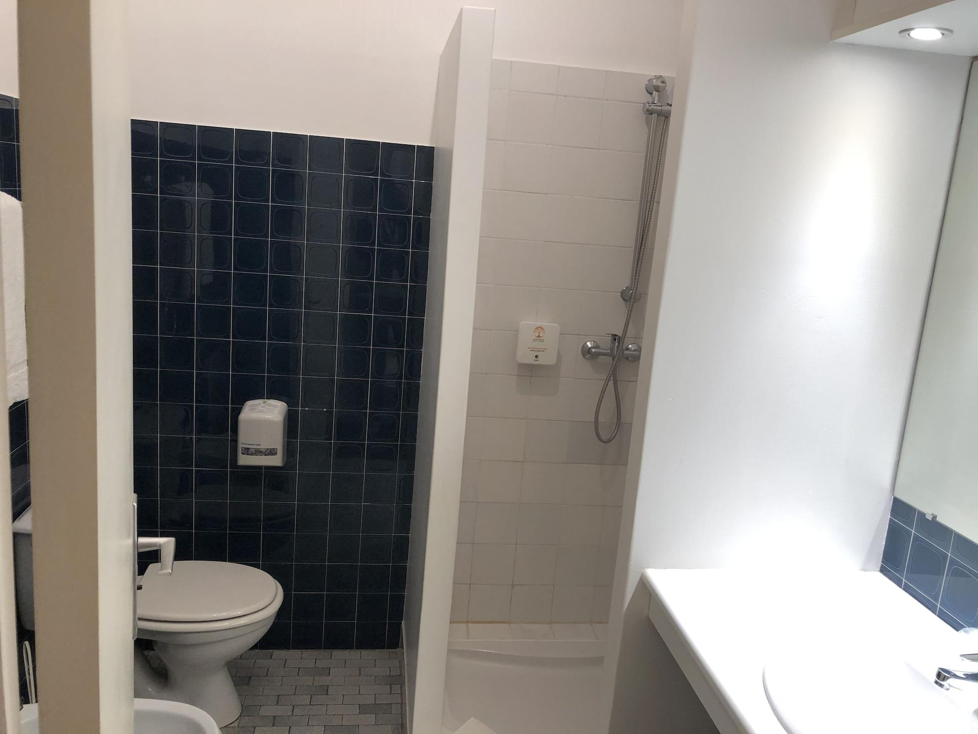 Adonis Lyon Est Artys Hotel 3*