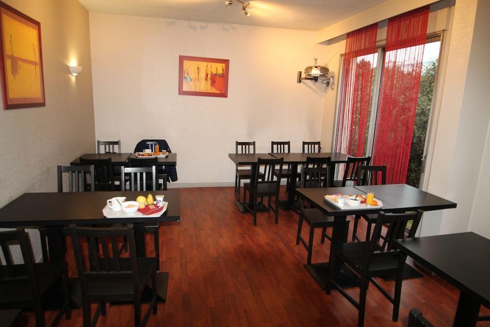 Hotel Adonis Lyon Est Artys 3*