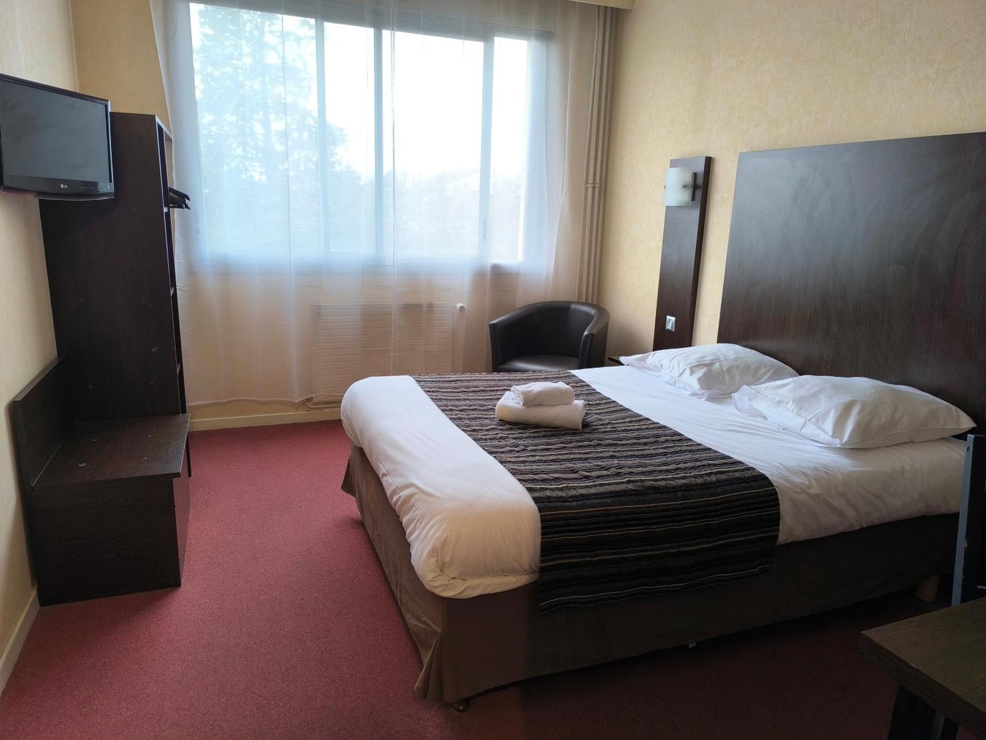 Adonis Lyon Est Artys Hotel Saint-Priest-en-Jarez