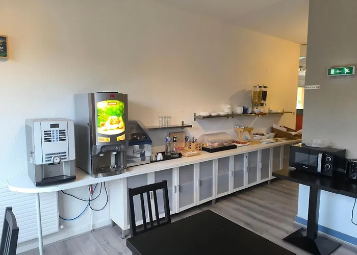 Adonis Lyon Est Hotel Artys