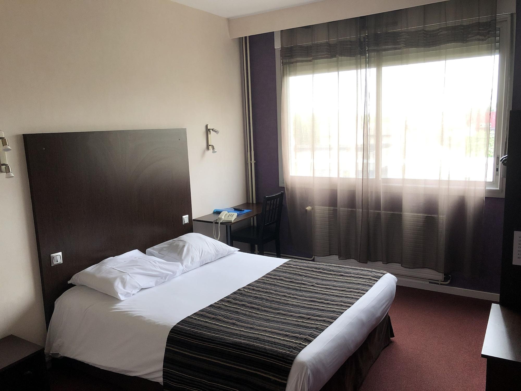Adonis Lyon Est Artys Hotel 3*