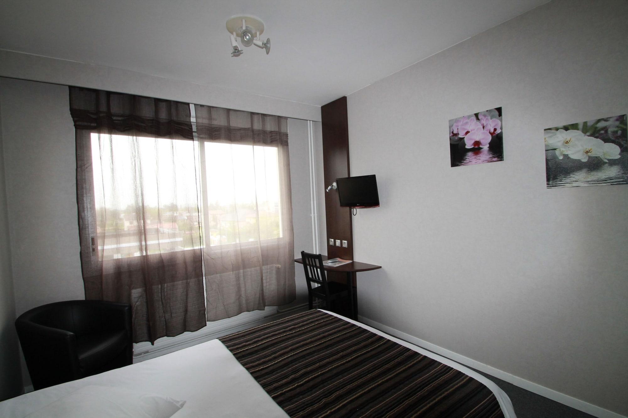 Adonis Lyon Est Artys Hotel 3*