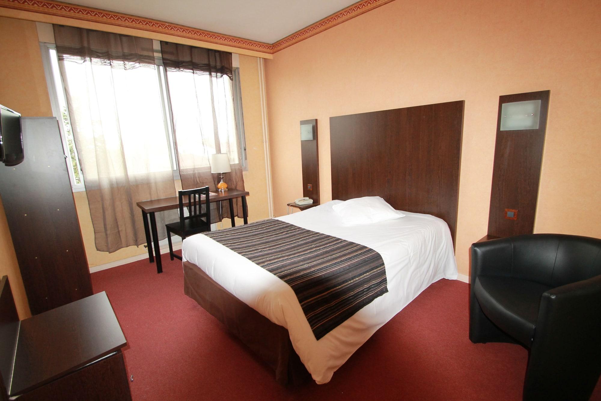 Adonis Lyon Est Artys Hotel