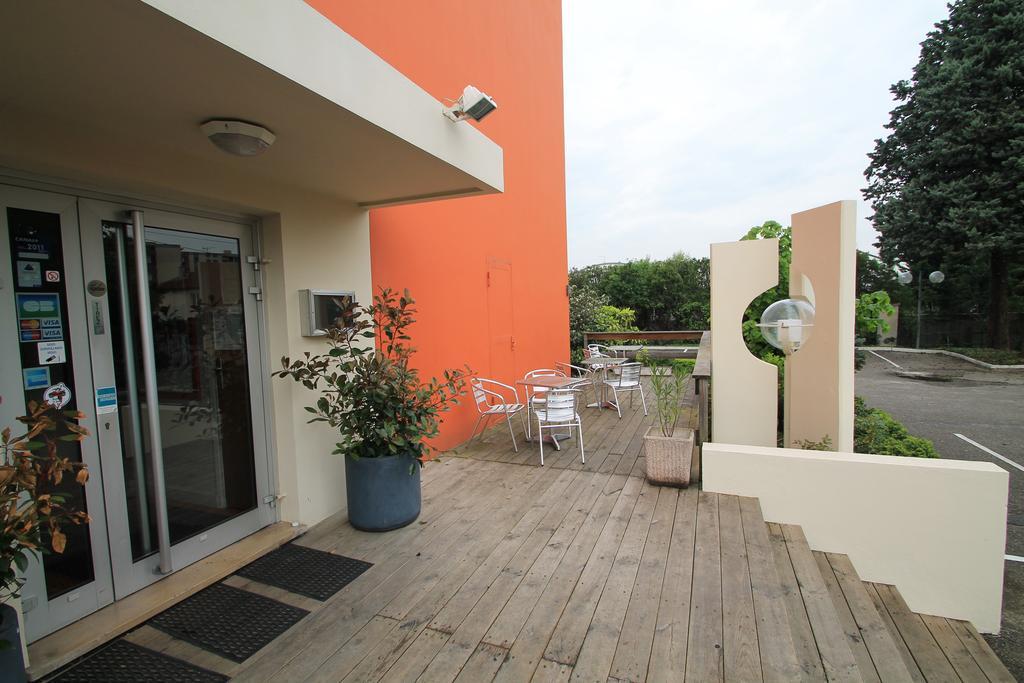 Adonis Lyon Est Artys Hotel 3*