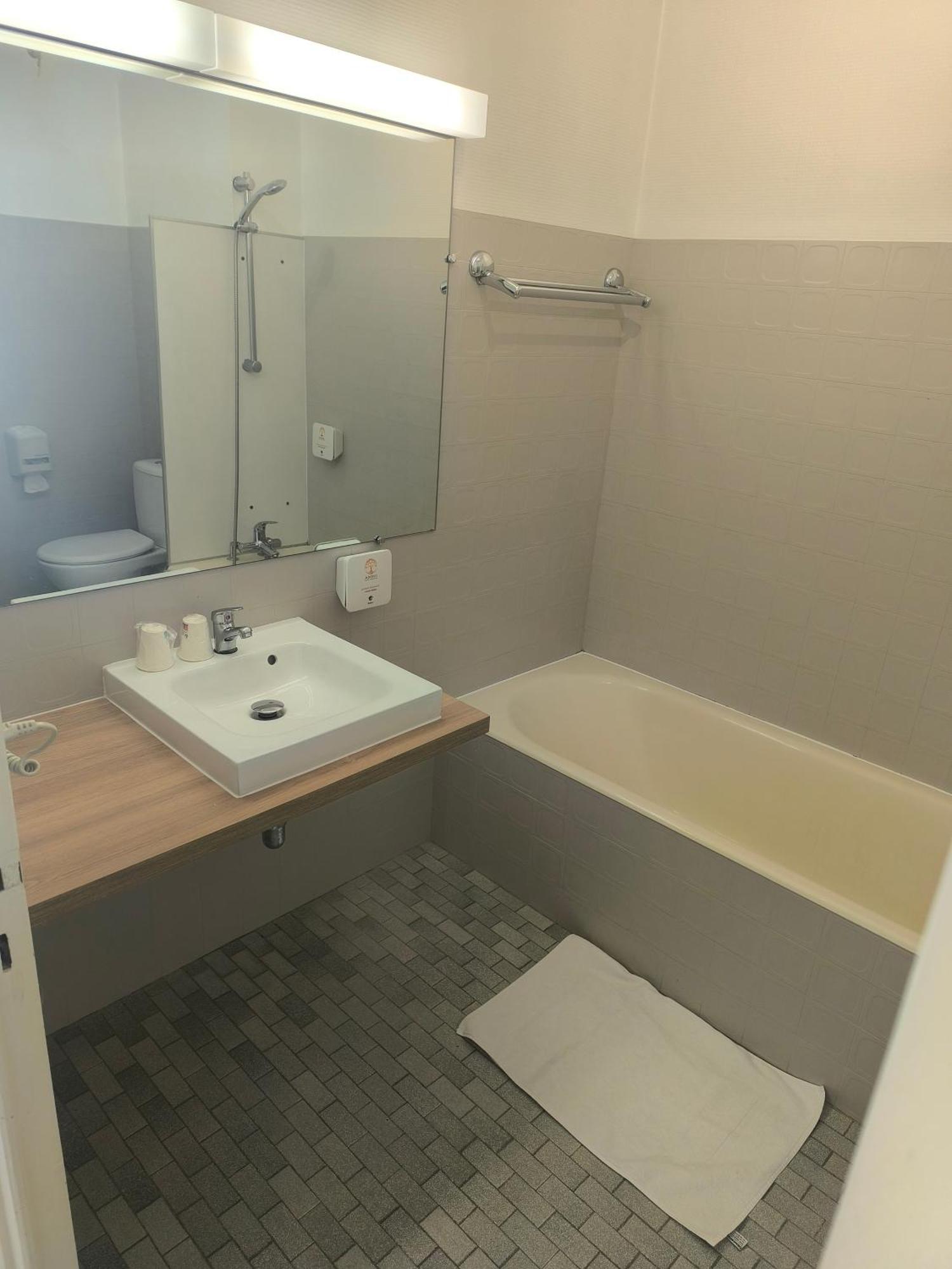 Hotel Adonis Lyon Est Artys