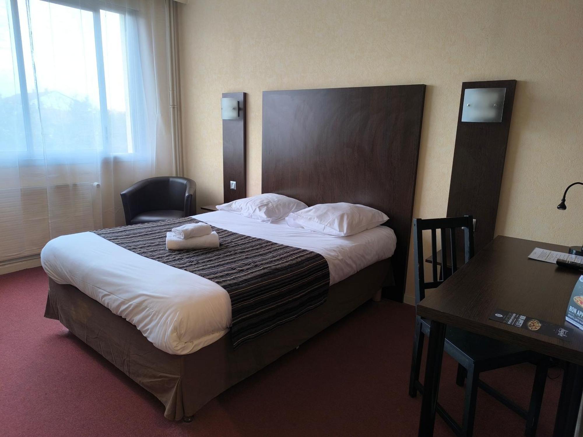Adonis Lyon Est Artys Hotel 3*