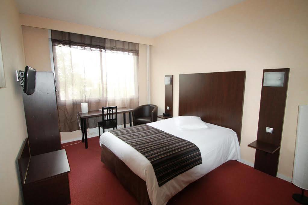Adonis Lyon Est Artys Hotel 3*